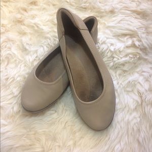 Naturalizer Flats